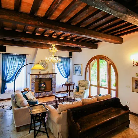 Agriturismo Boschi Di Montecalvi Farm stay
